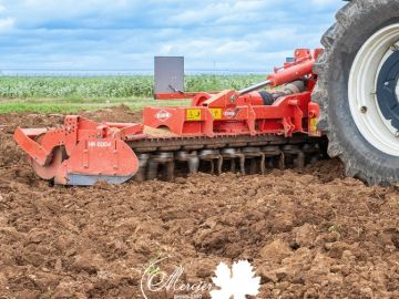 La préparation des sols destinés à la pépinière a pu démarrer, malgré l’excès d’eau de l’hiver et du début de printemps qui a entraîné un tassement de sol. À...